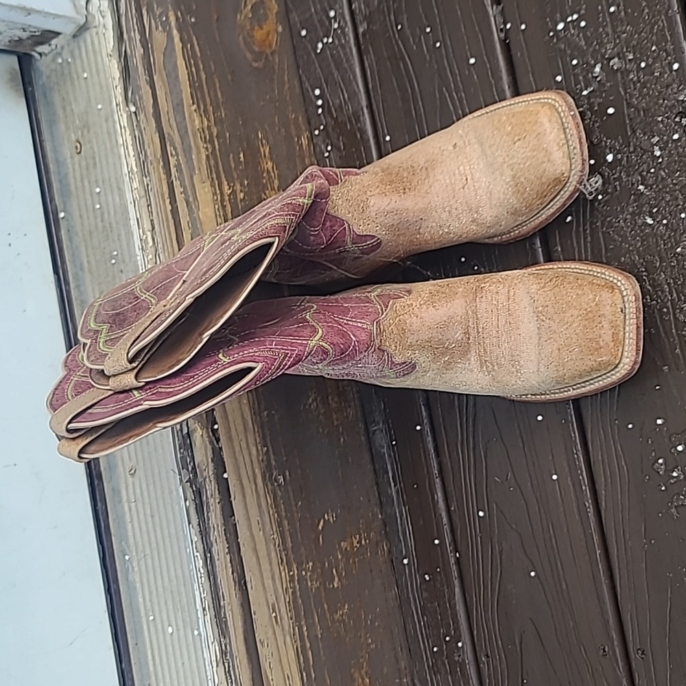 Ariat boots size 9